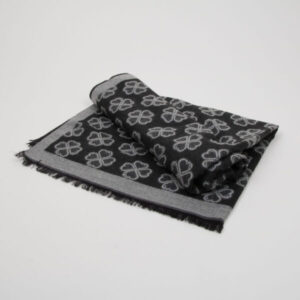 dobilas juodai pilkas