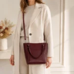 FLCOM85367 bordo 24 × 13 × 30 cm odinė rankinė su modeliu