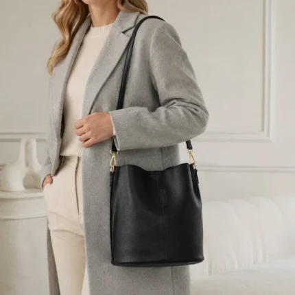 FLCOM85777 juoda 27 × 16 × 23 cm MAXI odinė rankinė su modeliu