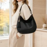 FLCOM85839 juoda 36 × 12 × 29 cm odinė hobo rankinė su kutu ir modeliu