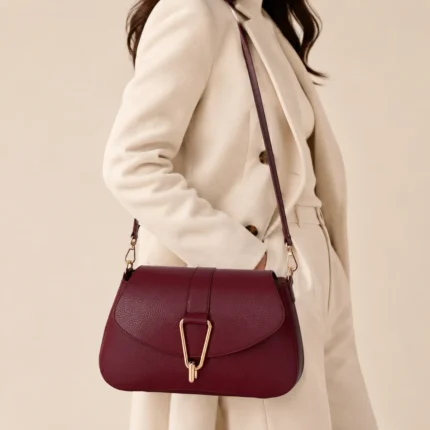 FLCOM85889 Itališka bordo odinė rankinė 85889 ant modelio