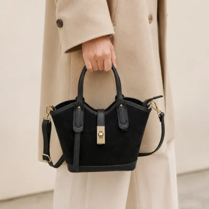 FLCOM85927 SUEDE FL juoda zomšinė rankinė su modeliu