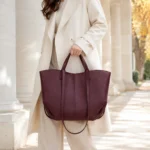 FLCOM85928 LARGE Bordo itališka didelė natūralios odos rankinė 85928 LARGE ant modelio