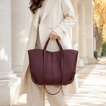 FLCOM85928 LARGE Bordo itališka didelė natūralios odos rankinė 85928 LARGE ant modelio