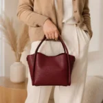 FLCOM85979 Bordo itališka natūralios odos rankinė 85979 ant modelio