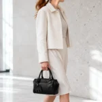 FLCOM86123 juoda 24 × 15 × 17 cm odinė rankinė su modeliu