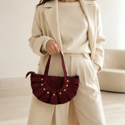 FLCOMPG121 SUEDE Bordo itališka verstos odos rankinė PG121 SUEDE ant modelio