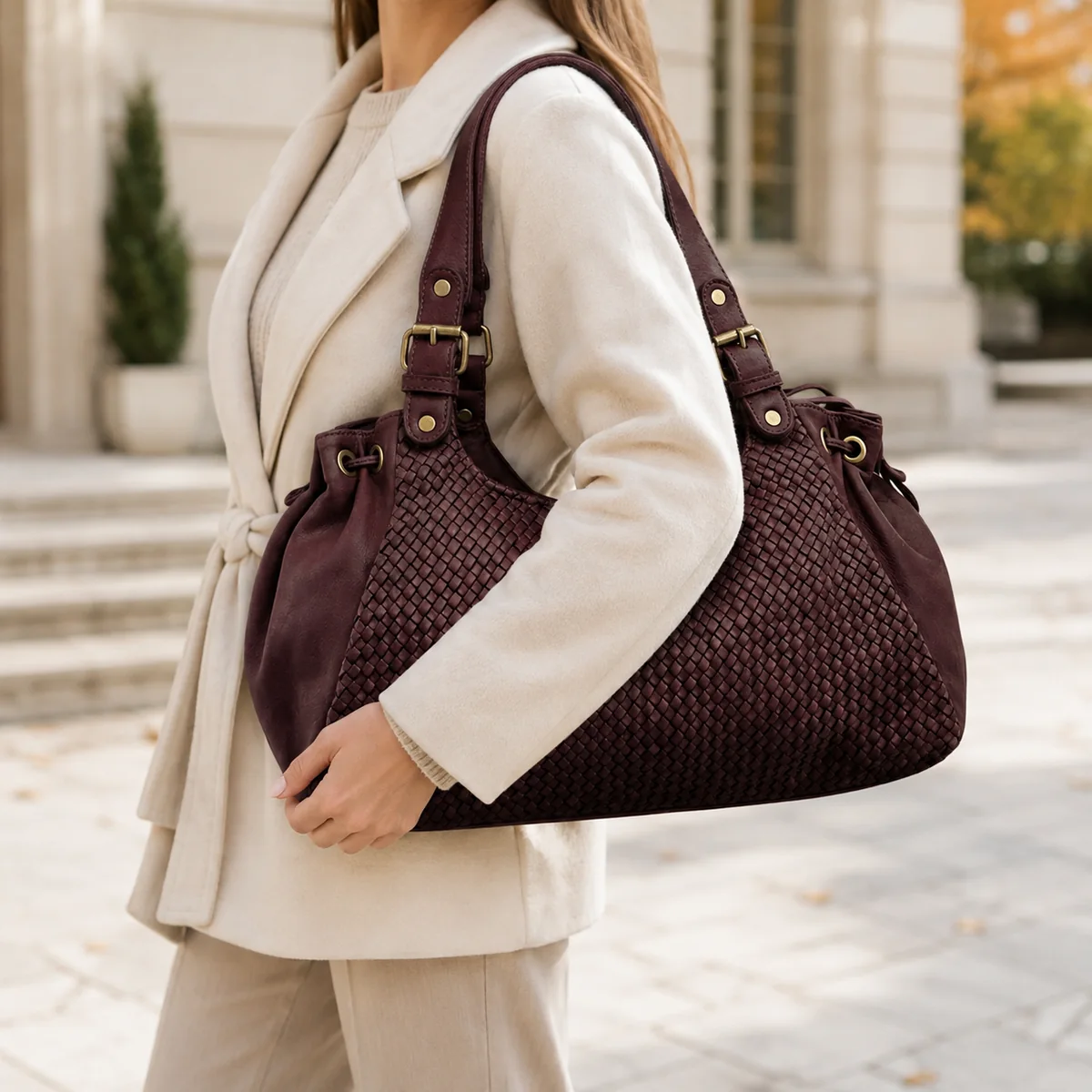 NMCOMLA-B0252 model NMCOMLA-B0252 bordinė 48 × 12 × 20 cm pinta odinė rankinė su modeliu