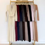 Ilga rumbuoto mezgimo merino vilnos ir kašmyro suknelė su dirželiu (TU) – CLE01-11527 - Image 2