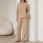 Merino vilnos ir kašmyro dviejų dalių kostiumėlis: megztinis ir kelnės – EM-11740 - Image 2