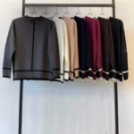Merino vilnos ir kašmyro megztinis su kontrastinėmis linijomis – EM-11849 TU - Image 3