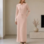Ilga megzta merino vilnos ir kašmyro suknelė su polo apykakle – EM-11699 TU - Image 2
