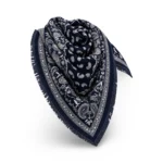 Trikampė vilnos ir viskozės skara su ornamentais – J621 - Image 2
