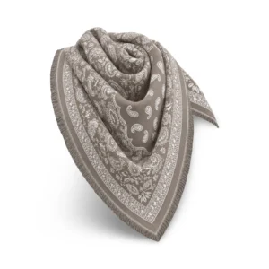 juoda su ornamentais