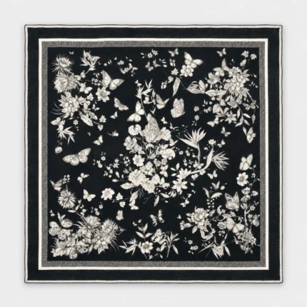 Vilnonė skara Luna, 70 × 70 cm – išskleista skara