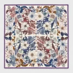 Vilnonė skara Viola, 70 × 70 cm – išskleista skara